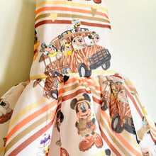 Load image into Gallery viewer, safari jeep
